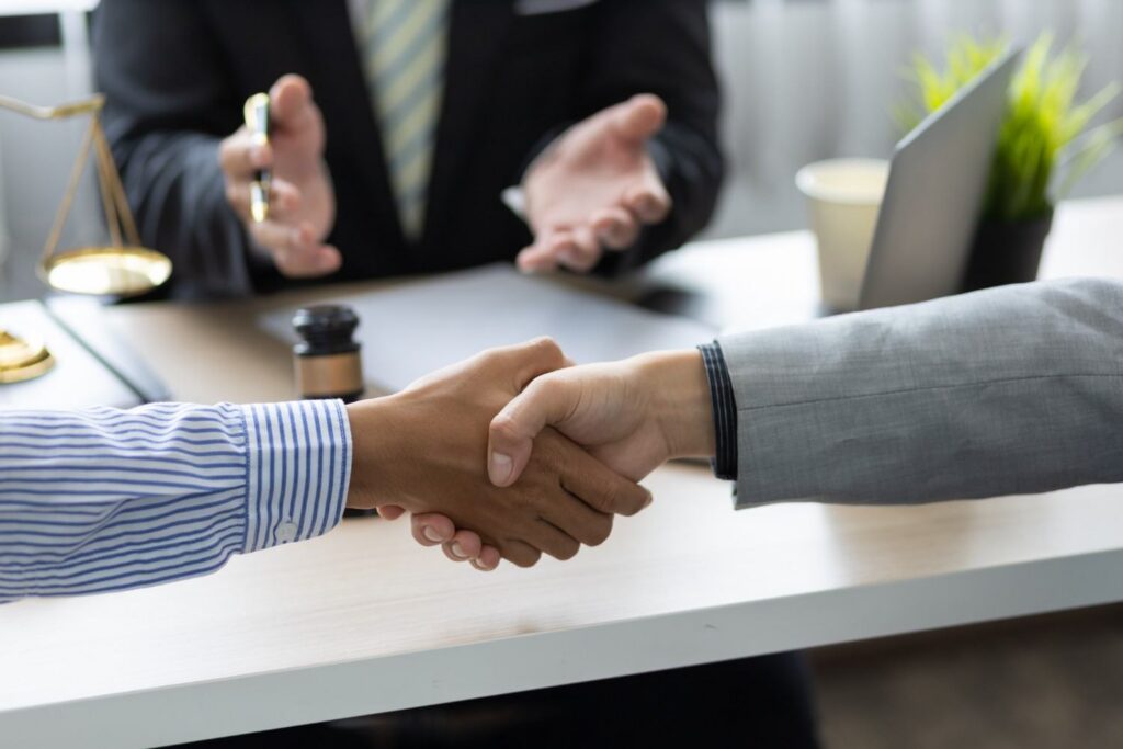Divorce Mediator vs. Divorce Attorney: Which Do You Need?